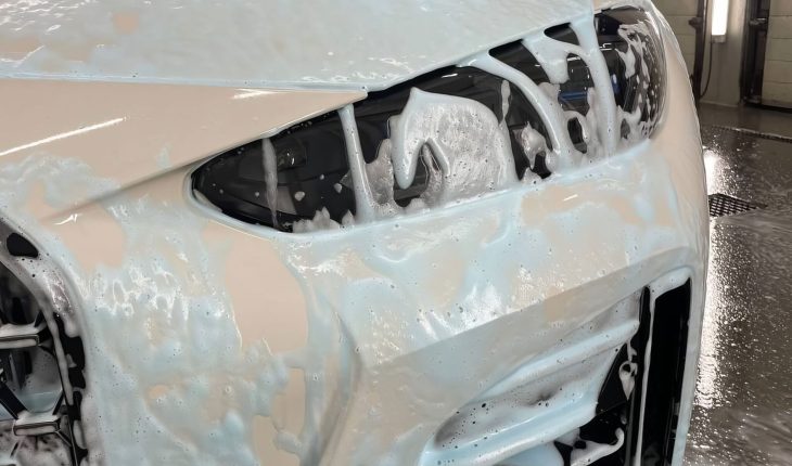 Auto sise- ja välipesu